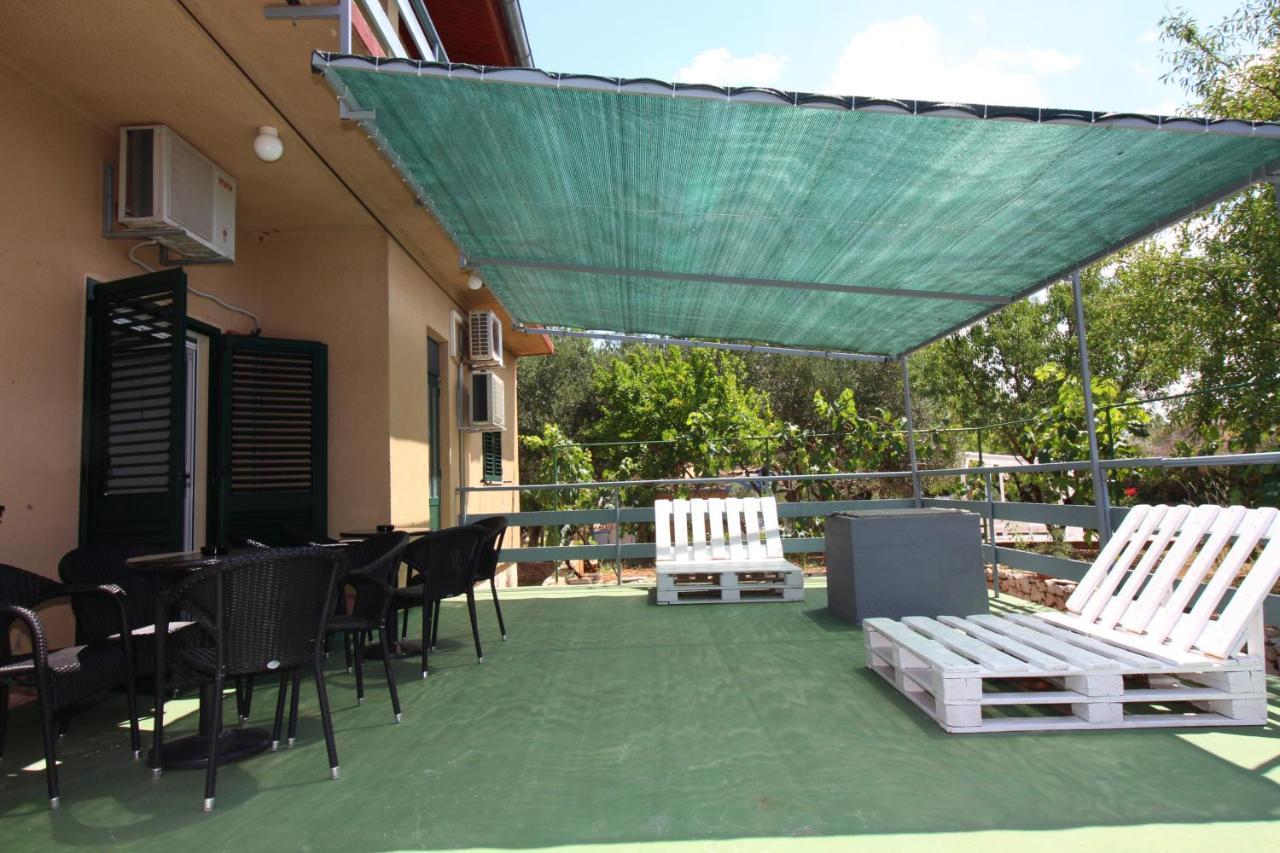 Hostel Marko Tisno Extérieur photo